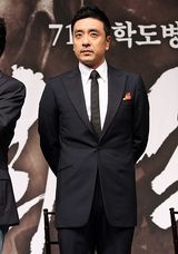 高清图：《到炮火中去》发布会 权相佑(权相宇)等出席