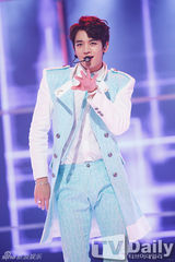 组图：IU《MCD》强势夺冠 SHINee水蓝装劲舞