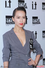 组图：吴千语亮相露蛮腰 否认与林峰当众亲热