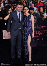 组图：《破晓》首映三人组亮相 斯图尔特秀长腿