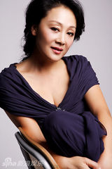 幻灯：王姬全新写真出炉 优雅大气柔美纵横