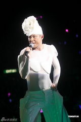 组图：草蜢举办成军25周年演唱会 古天乐站台捧场 