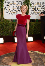 组图：金球奖女星红毯 沃特森露背亚当斯八字奶