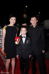 高清图：《最爱》剧组亮相 章子怡妩媚蒋雯丽知性