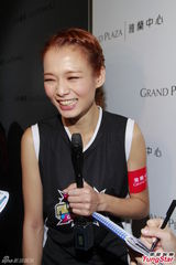 组图：人妻吕慧仪长腿秀球技 欢迎电视业竞争