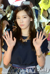 组图：少时泰妍徐贤助阵《卑鄙2》俏皮似娃娃