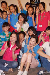 组图：Ella出席公益影像展 喜事将近洋溢幸福