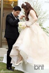 组图：韩星金智友嫁明星大厨RaymonKim幸福甜蜜