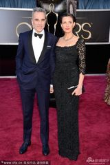 组图：《林肯》丹尼尔-戴-路易斯携妻亮相红毯