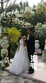 组图：何洁赫子铭大婚360度激情拥吻爱意浓