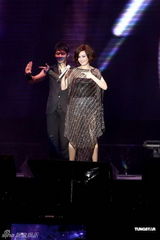 组图：江蕙小巨蛋开唱 周杰伦等艺人花篮齐贺