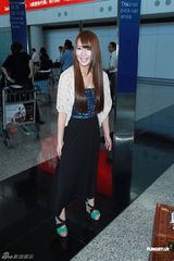 组图：Jessica希崎抵港 将拍《一路向西》抵港