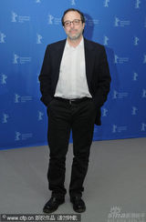 幻灯图：《蜜糖》柏林记者会 女主角透视装亮相