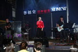 组图：容祖儿睽违11年台北开唱 一身大红烧乌龟