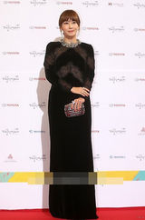 组图：大钟电影节红毯 申贤俊金正恩着装庄重