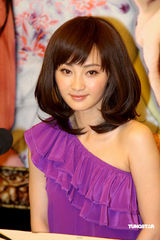 幻灯图：郭德纲于谦为《三笑》上海宣传 姚笛秀甜美 