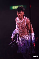 高清组图：许志安香港性感开唱 郑秀文现身不许求婚