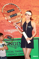 组图：林志玲变身网球女郎 抱怨言承旭太多人爱