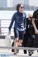 组图：韩团B1A4飞LA出席韩流庆典阳光帅气