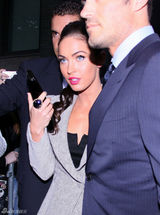 高清组图：梅根-福克斯和老公时装周上秀恩爱