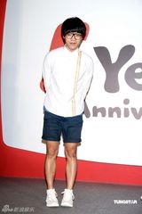 幻灯组图：歌手卢广仲准备考试 如未考取将面临当兵 