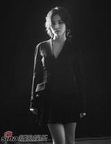 幻灯图集：韩星韩惠珍登男性杂志 黑白写真秀美腿