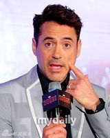 组图：小罗伯特唐尼首尔宣传《钢铁侠3》