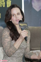 组图：Elizabeth Reaser走光 香港宣传新片颇亲民