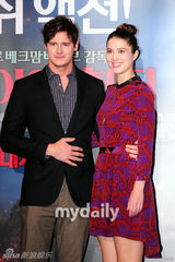 组图：《吸血鬼猎人林肯》韩国举行新闻发布会