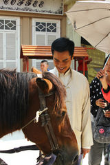 组图：《叶问》片场探班 郑嘉颖与老马互动