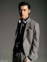 组图：纪宁优雅复古嬉皮男 举手投足彰显时尚范