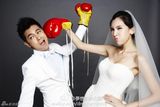 组图：林志颖曝搞怪婚照 陈若仪挥拳训夫