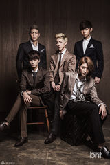 高清组图：韩团NU'EST冬季写真大秀美少年范儿