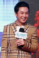 组图：《脱轨时代》首映 张静初不知领证照