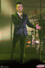 组图：林一峰个唱落幕获梁咏琪黄耀明现身支持