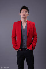 组图：芦芳生艳丽时装大片 突破形象演绎阳光型男