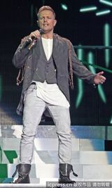 组图：西城男孩英国告别巡演 深情放歌魅力不减