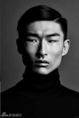 组图：韩裔小眼丑帅男模 另类东方面孔西方走红