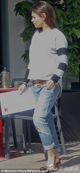 组图：库切与未婚妻秀恩爱 米拉小腹隆起显孕相