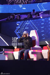 组图：快乐男声上演踢馆赛 四大导师再聚首