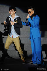 组图：苏永康台北感性开唱 周蕙与胡夏助阵