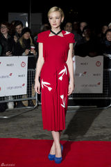 高清组图：凯瑞-穆里根印花礼服亮相高跟鞋抢眼