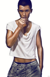 组图：沈泰硬汉写真 古铜肌肤型男诱惑