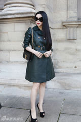 组图：范冰冰低调巴黎压轴秀 皮衣金甲玩摩登