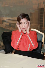 组图：伍咏薇拒谈丈夫旧爱 感谢袁咏仪