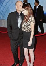 高清组图：布鲁斯-威利斯携娇妻出席新片首映