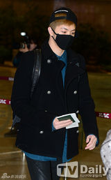 组图：MBLAQ日本开唱 全员黑装酷帅亮相机场