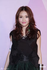 组图：林欣彤承认唱破音 容祖儿做事追求到底