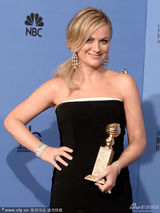 组图：艾米-波勒获喜剧类最佳系列剧女演员