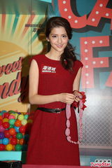 组图：吴千语红裙性感出镜 否认林峰到香闺过夜